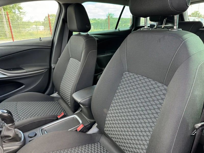 Photo de la voiture OPEL ASTRA SPORTS TOURER 1.2 Turbo 110 ch BVM6 Edition Business