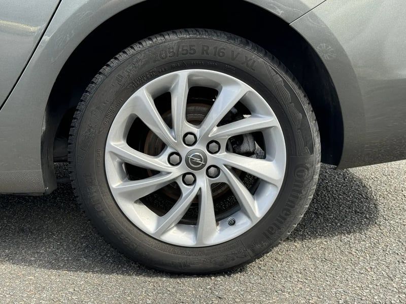 Photo de la voiture OPEL ASTRA SPORTS TOURER 1.2 Turbo 110 ch BVM6 Edition Business