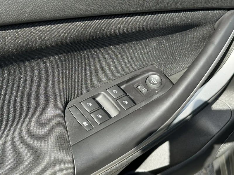 Photo de la voiture OPEL ASTRA SPORTS TOURER 1.2 Turbo 110 ch BVM6 Edition Business