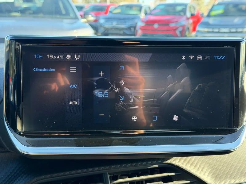 Photo de la voiture PEUGEOT 2008 PureTech 130 S&S EAT8 Allure