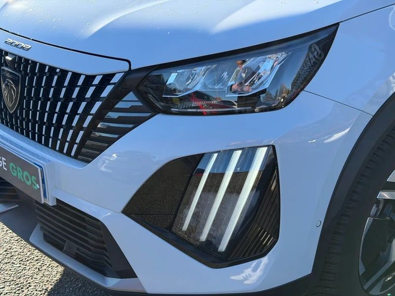 Photo de la voiture PEUGEOT 2008 PureTech 130 S&S EAT8 Allure