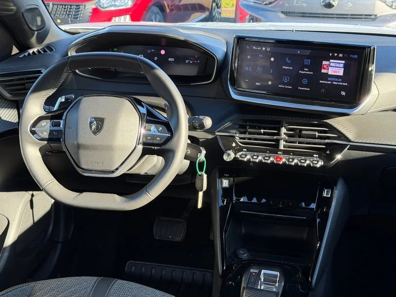 Photo de la voiture PEUGEOT 2008 PureTech 130 S&S EAT8 Allure