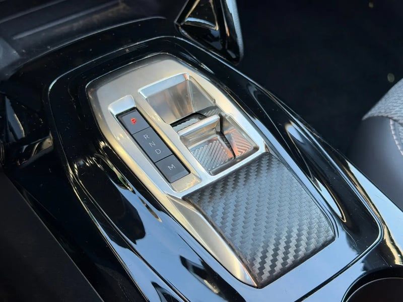 Photo de la voiture PEUGEOT 2008 PureTech 130 S&S EAT8 Allure