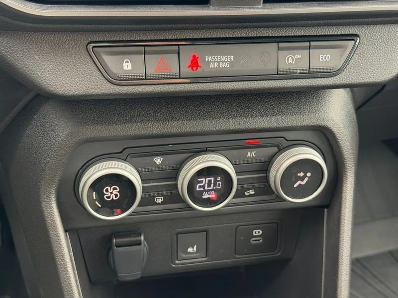Photo de la voiture DACIA SANDERO TCe 90 CVT GSR2 Stepway Extreme