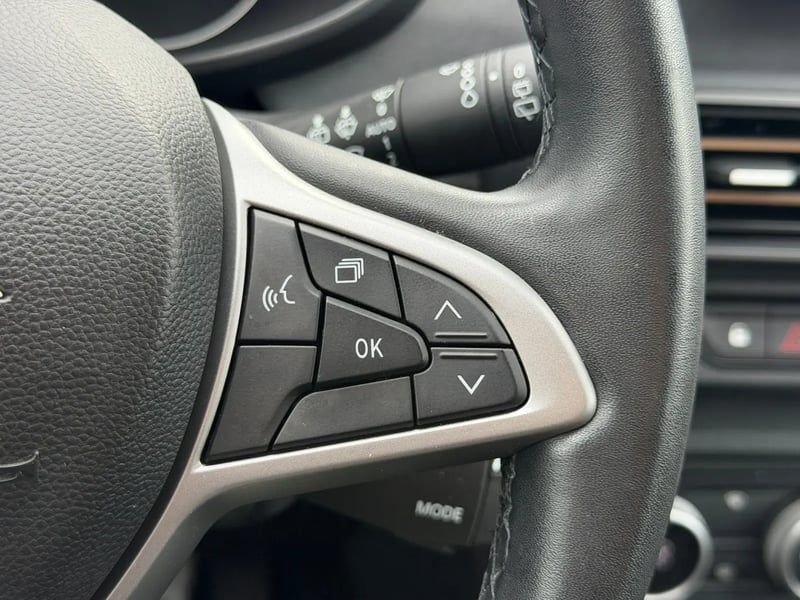Photo de la voiture DACIA SANDERO TCe 90 CVT GSR2 Stepway Extreme