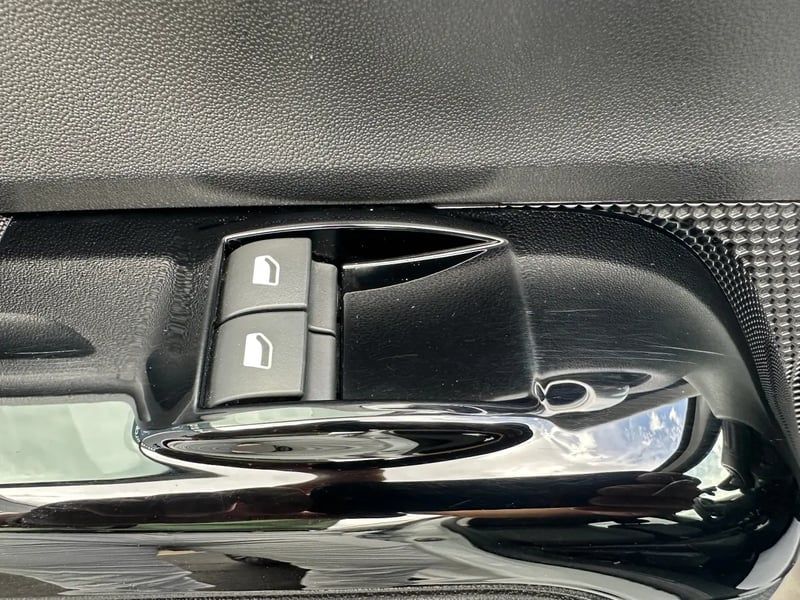 Photo de la voiture CITROEN C3 PureTech 83 S&S BVM5 Shine