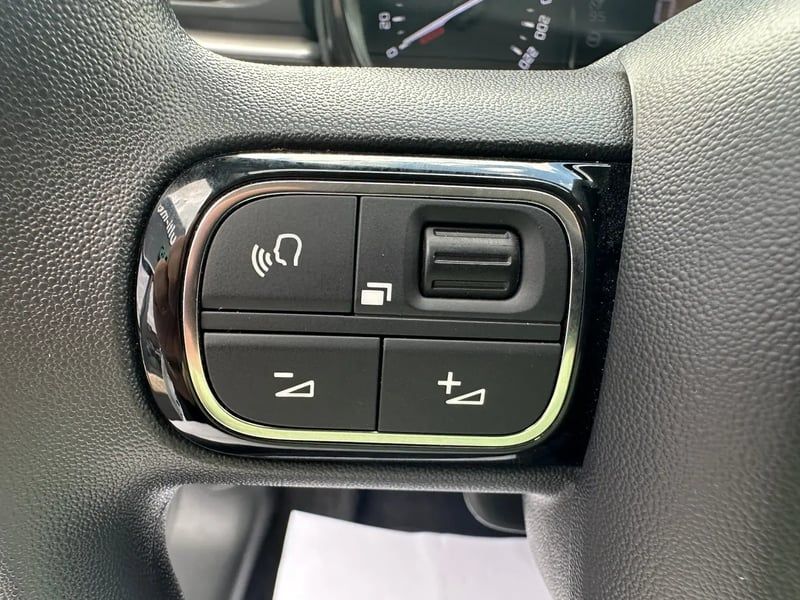 Photo de la voiture CITROEN C3 PureTech 83 S&S BVM5 Shine