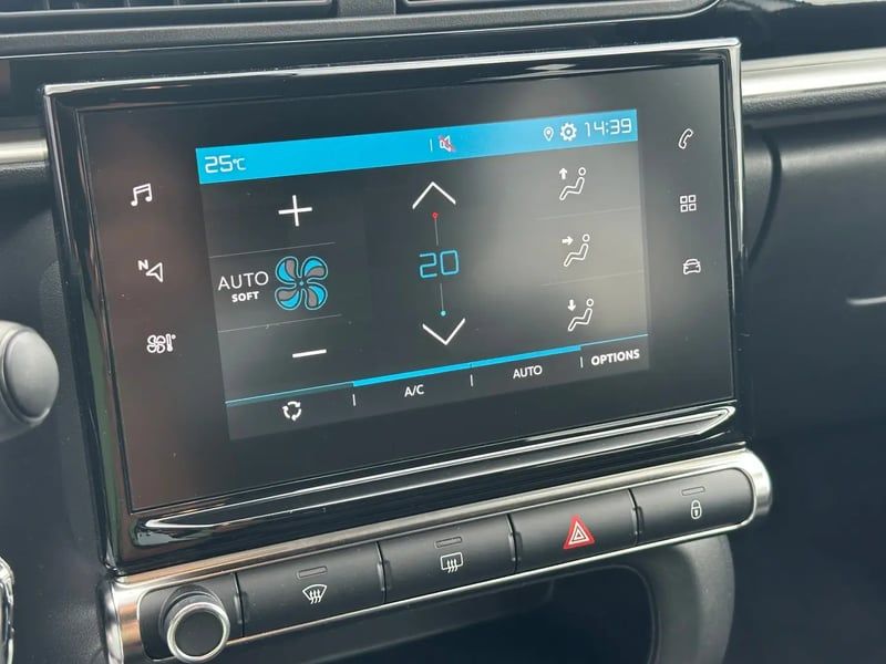 Photo de la voiture CITROEN C3 PureTech 83 S&S BVM5 Shine