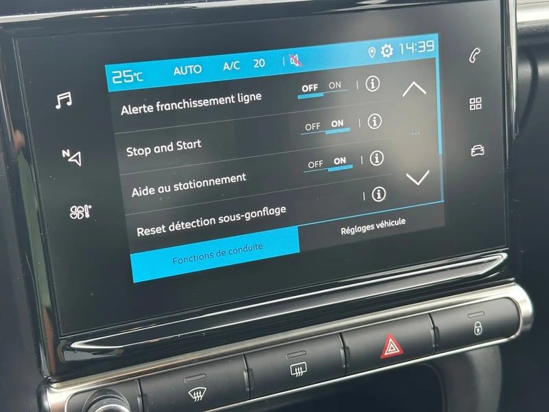 Photo de la voiture CITROEN C3 PureTech 83 S&S BVM5 Shine
