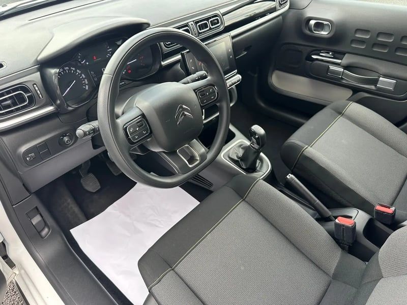 Photo de la voiture CITROEN C3 PureTech 83 S&S BVM5 Shine