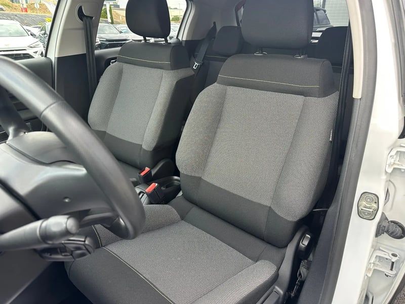 Photo de la voiture CITROEN C3 PureTech 83 S&S BVM5 Shine