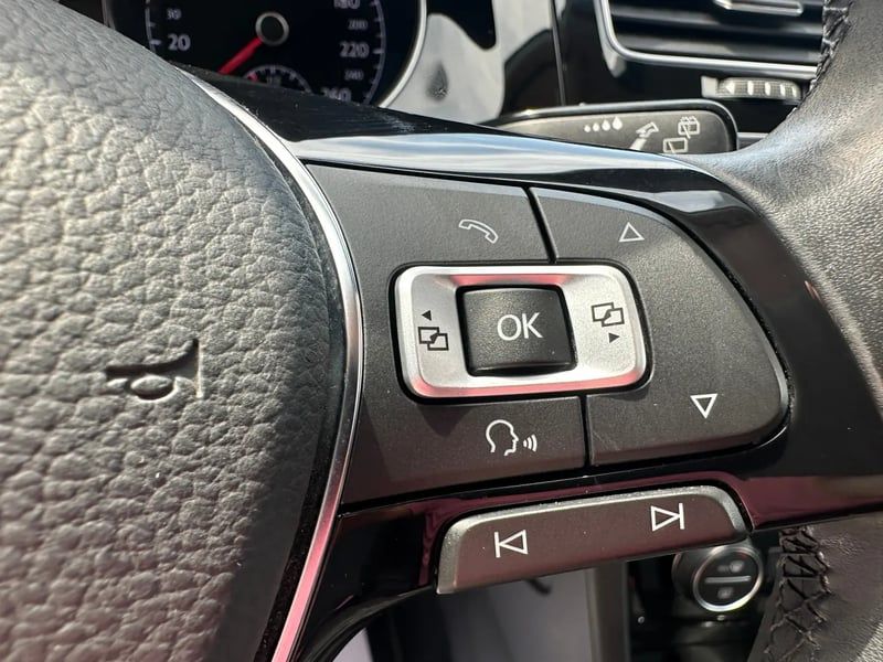 Photo de la voiture VOLKSWAGEN GOLF 1.2 TSI 110 BlueMotion Technology Allstar