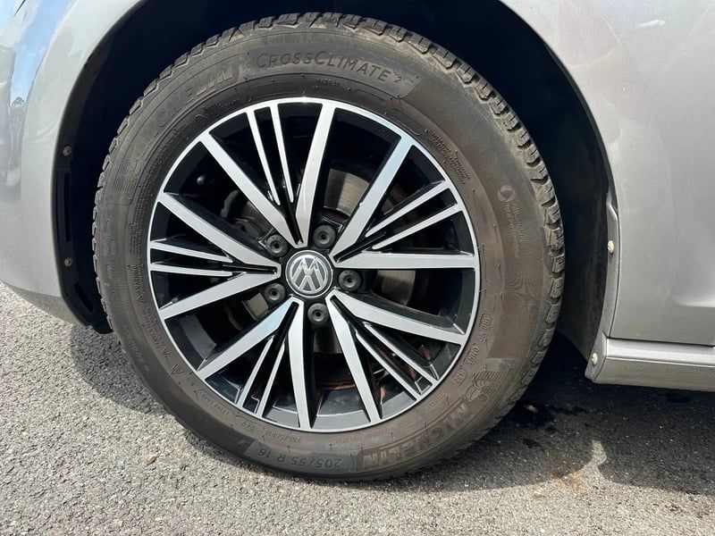 Photo de la voiture VOLKSWAGEN GOLF 1.2 TSI 110 BlueMotion Technology Allstar