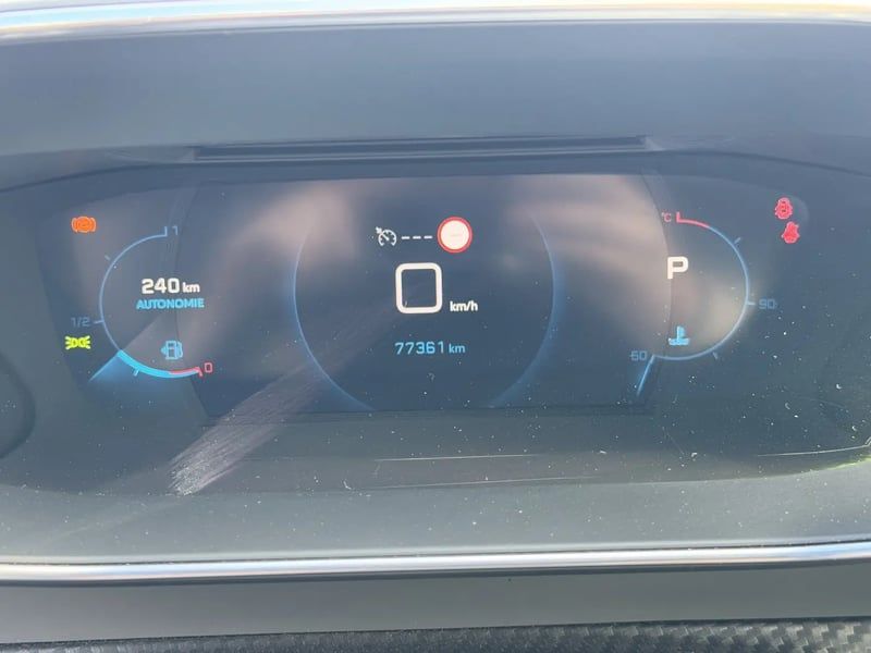 Photo de la voiture PEUGEOT 2008 BlueHDi 130 S&S EAT8 GT Line