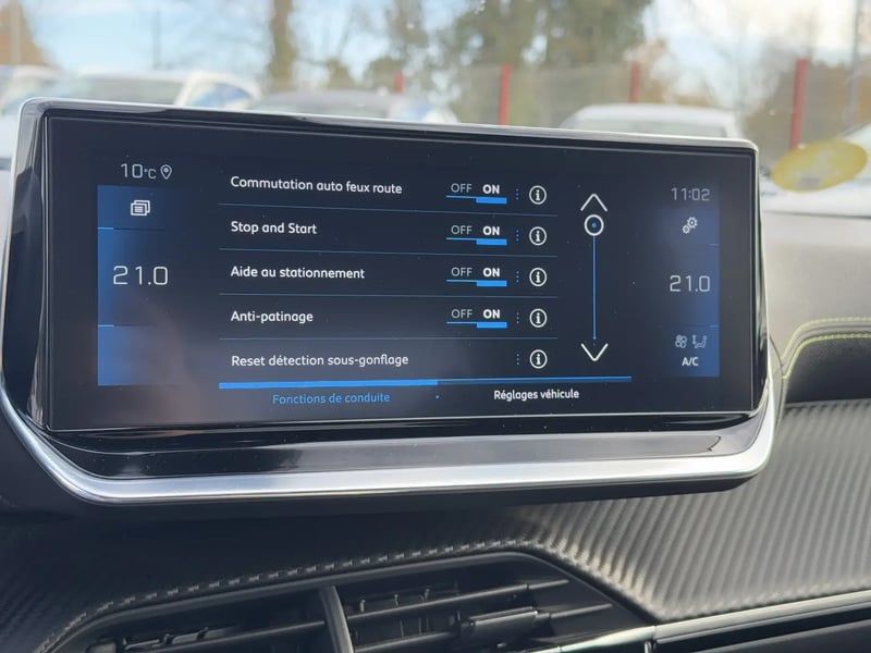 Photo de la voiture PEUGEOT 2008 BlueHDi 130 S&S EAT8 GT Line