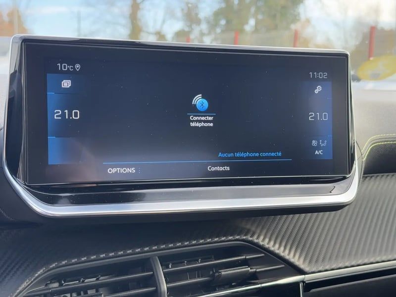 Photo de la voiture PEUGEOT 2008 BlueHDi 130 S&S EAT8 GT Line