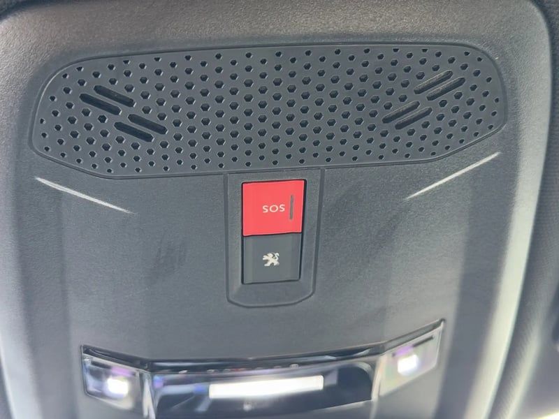 Photo de la voiture PEUGEOT 2008 BlueHDi 130 S&S EAT8 GT Line