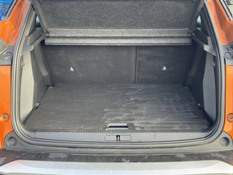 Photo de la voiture PEUGEOT 2008 BlueHDi 130 S&S EAT8 GT Line