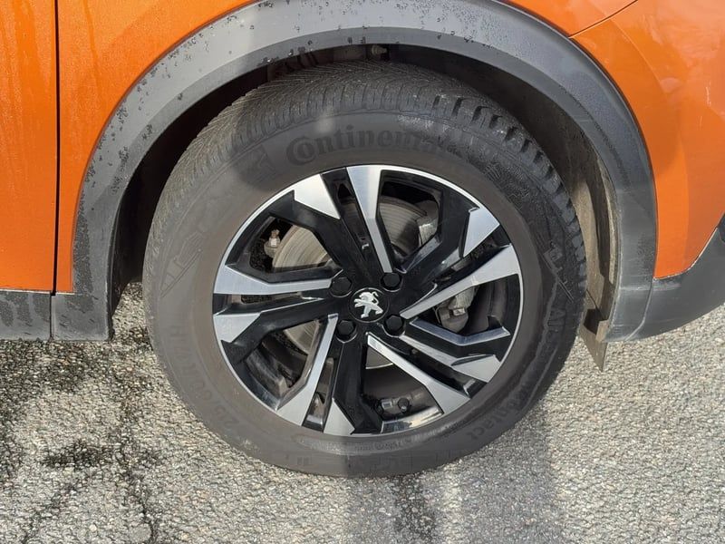 Photo de la voiture PEUGEOT 2008 BlueHDi 130 S&S EAT8 GT Line