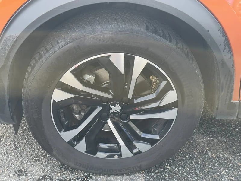 Photo de la voiture PEUGEOT 2008 BlueHDi 130 S&S EAT8 GT Line