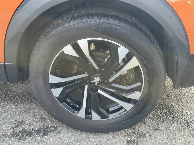 Photo de la voiture PEUGEOT 2008 BlueHDi 130 S&S EAT8 GT Line