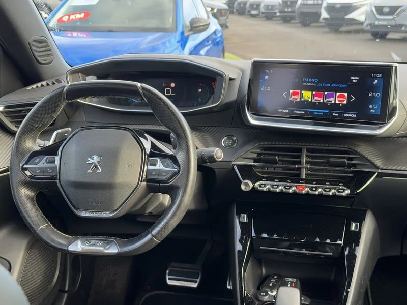 Photo de la voiture PEUGEOT 2008 BlueHDi 130 S&S EAT8 GT Line