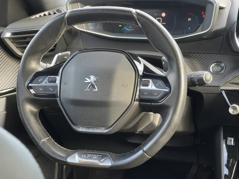 Photo de la voiture PEUGEOT 2008 BlueHDi 130 S&S EAT8 GT Line