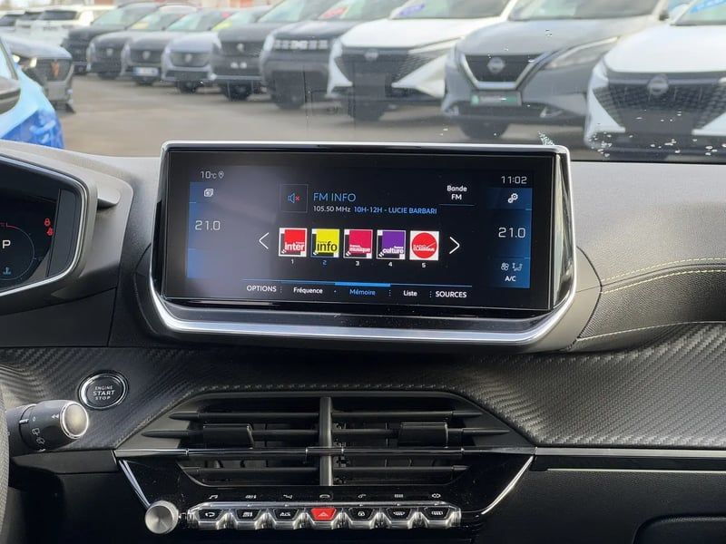 Photo de la voiture PEUGEOT 2008 BlueHDi 130 S&S EAT8 GT Line