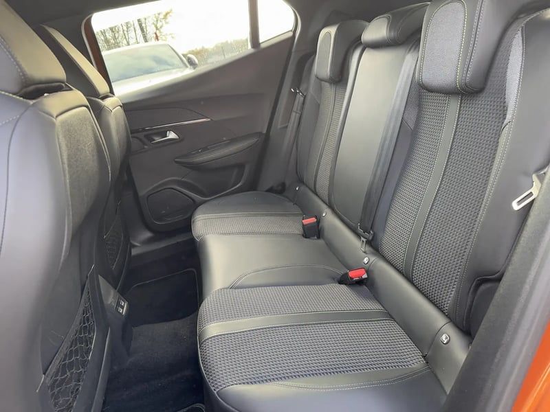 Photo de la voiture PEUGEOT 2008 BlueHDi 130 S&S EAT8 GT Line