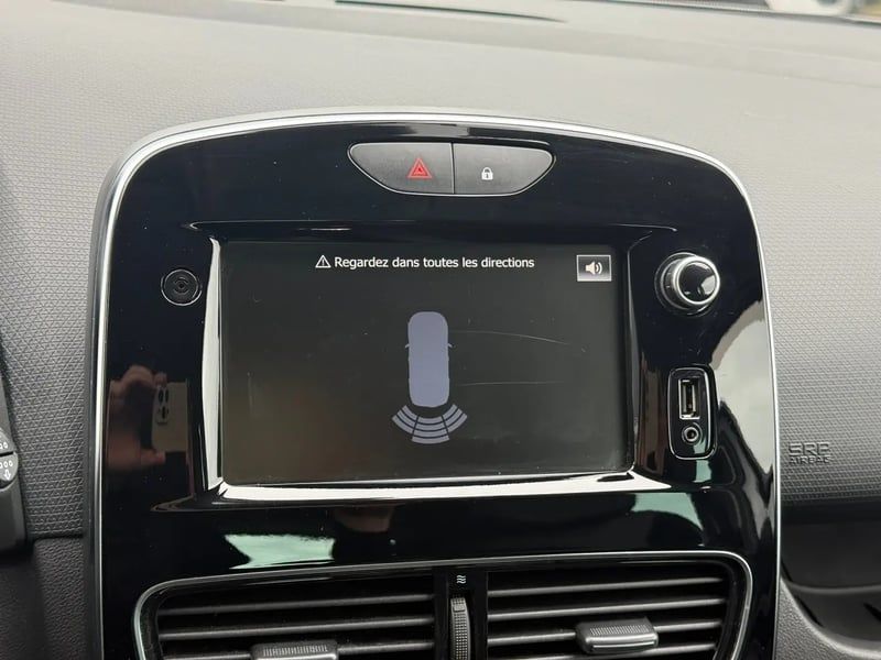 Photo de la voiture RENAULT CLIO IV TCe 90 E6C Intens