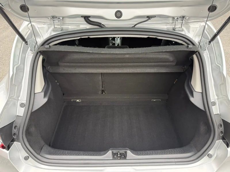 Photo de la voiture RENAULT CLIO IV TCe 90 E6C Intens