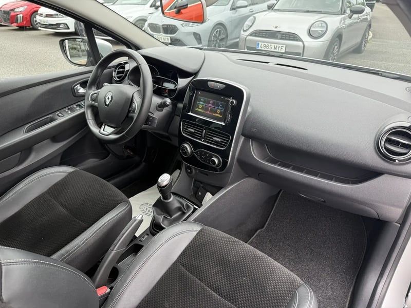 Photo de la voiture RENAULT CLIO IV TCe 90 E6C Intens