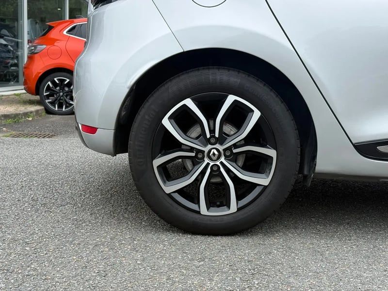 Photo de la voiture RENAULT CLIO IV TCe 90 E6C Intens