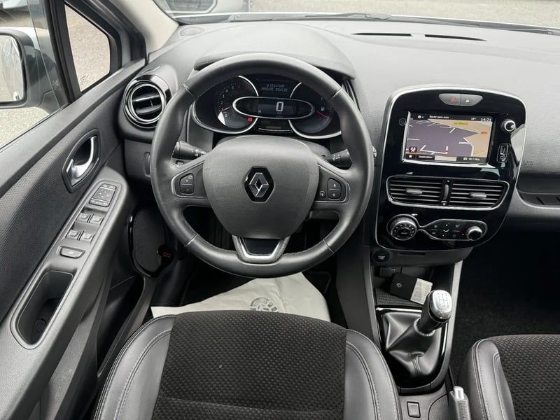 Photo de la voiture RENAULT CLIO IV TCe 90 E6C Intens