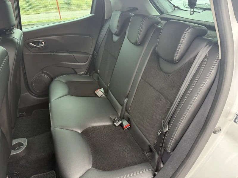 Photo de la voiture RENAULT CLIO IV TCe 90 E6C Intens