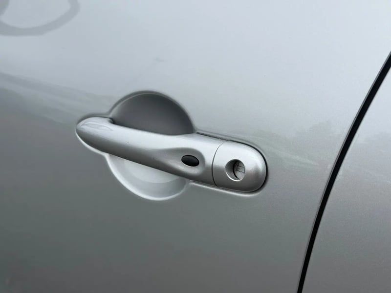 Photo de la voiture RENAULT CLIO IV TCe 90 E6C Intens