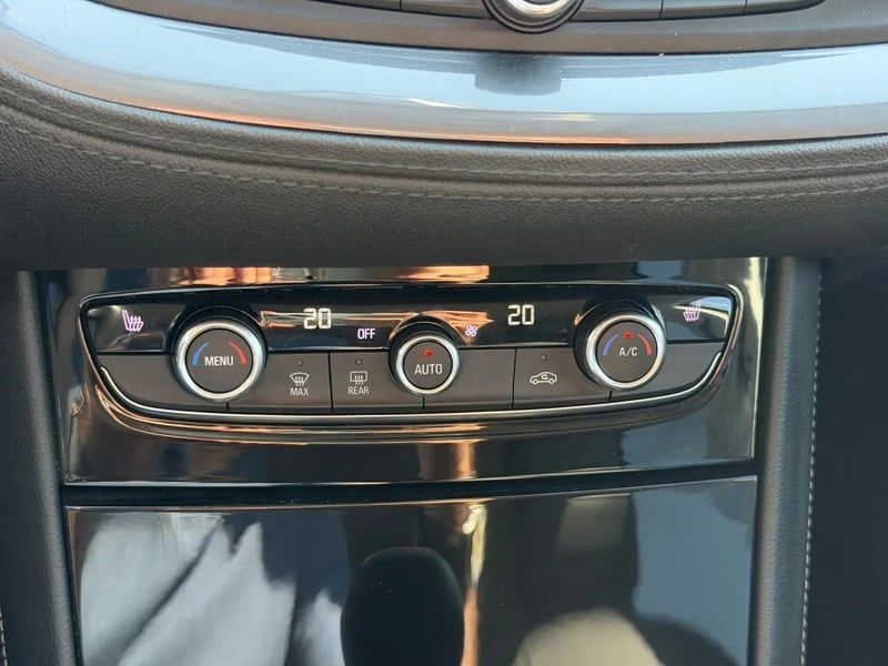 Photo de la voiture OPEL GRANDLAND X BUSINESS 1.5 Diesel 130 ch BVA6 Innovation Business