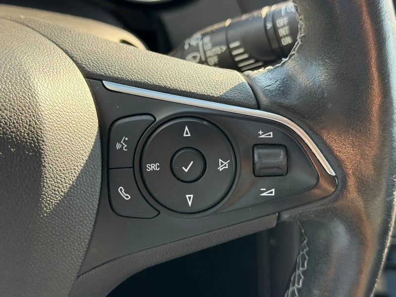 Photo de la voiture OPEL GRANDLAND X BUSINESS 1.5 Diesel 130 ch BVA6 Innovation Business