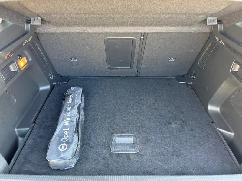 Photo de la voiture OPEL GRANDLAND X BUSINESS 1.5 Diesel 130 ch BVA6 Innovation Business