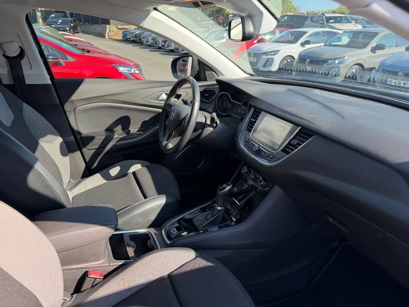 Photo de la voiture OPEL GRANDLAND X BUSINESS 1.5 Diesel 130 ch BVA6 Innovation Business