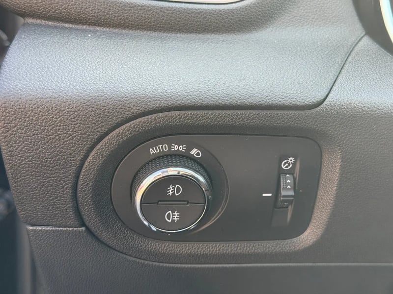 Photo de la voiture OPEL GRANDLAND X BUSINESS 1.5 Diesel 130 ch BVA6 Innovation Business