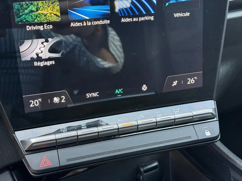 Photo de la voiture RENAULT ESPACE VI E-Tech hybrid 200 Techno
