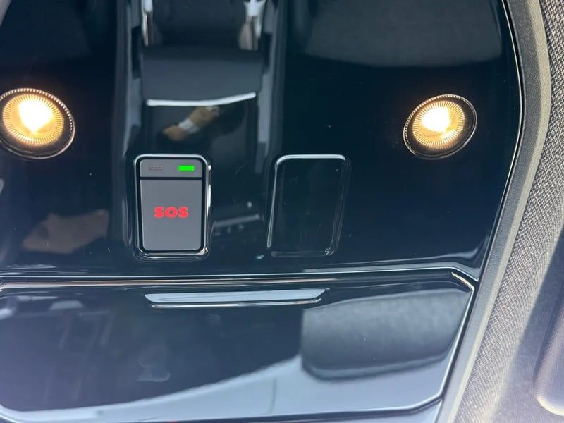 Photo de la voiture RENAULT ESPACE VI E-Tech hybrid 200 Techno