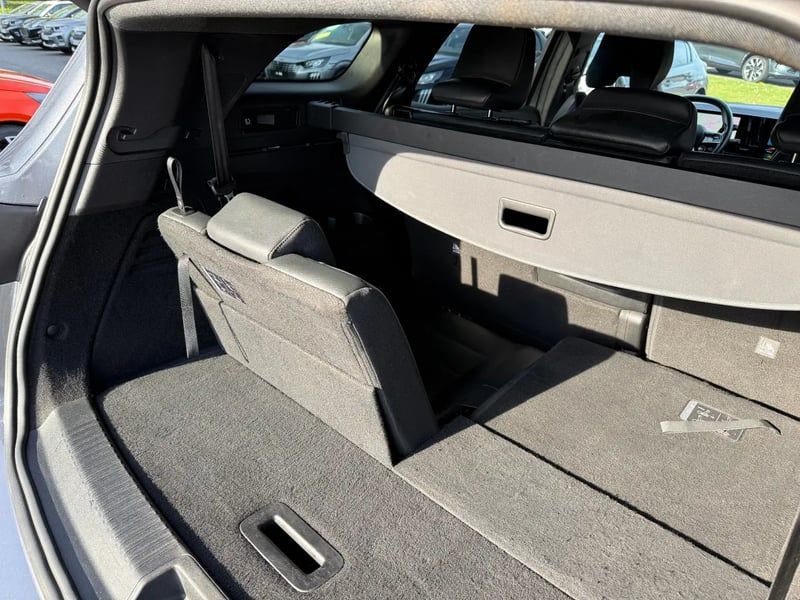 Photo de la voiture RENAULT ESPACE VI E-Tech hybrid 200 Techno