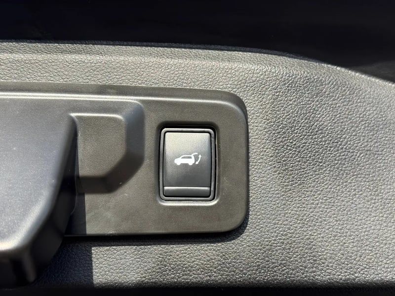 Photo de la voiture RENAULT ESPACE VI E-Tech hybrid 200 Techno