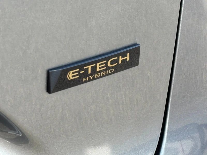 Photo de la voiture RENAULT ESPACE VI E-Tech hybrid 200 Techno