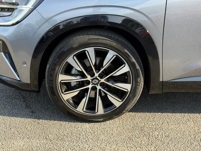 Photo de la voiture RENAULT ESPACE VI E-Tech hybrid 200 Techno