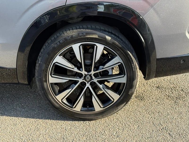 Photo de la voiture RENAULT ESPACE VI E-Tech hybrid 200 Techno