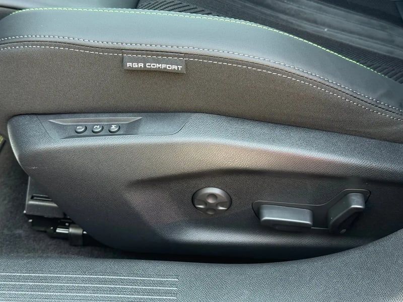 Photo de la voiture PEUGEOT 408 Hybrid 145 e-DCS6 GT