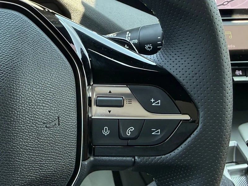 Photo de la voiture PEUGEOT 408 Hybrid 145 e-DCS6 GT